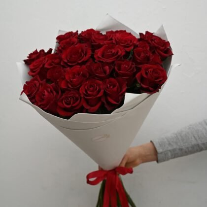 25 red roses