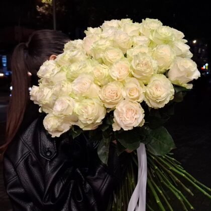 35 белая роза