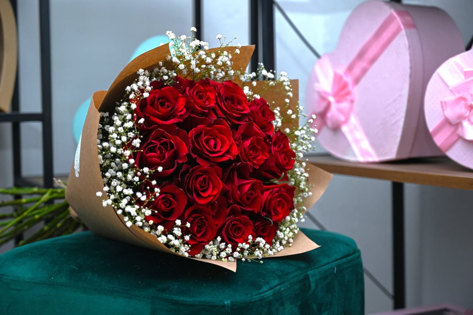 15 red roses with gypsophila - Image 2